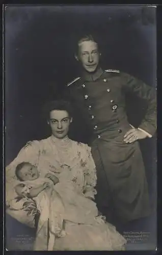 AK Kronprinz Wilhelm in Uniform im Kreise seiner Familie