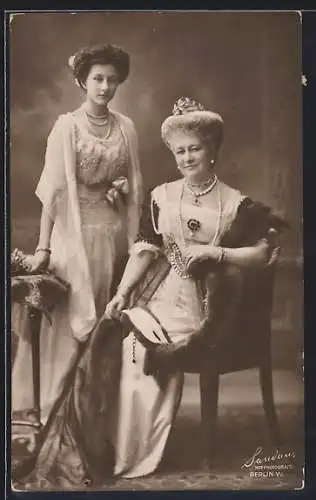 AK Kaiserin Auguste Victoria von Preusseni mit Viktoria Luise