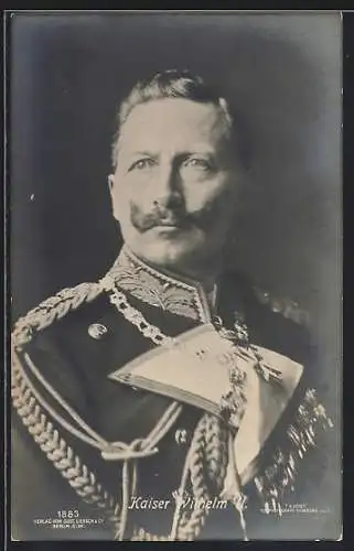 AK Kaiser Wilhelm II. in Uniform mit ernstem Blick