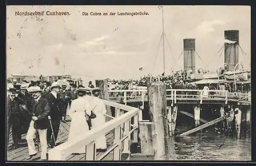 AK Cuxhaven, Dampfer Cobra an der Landungsbrücke