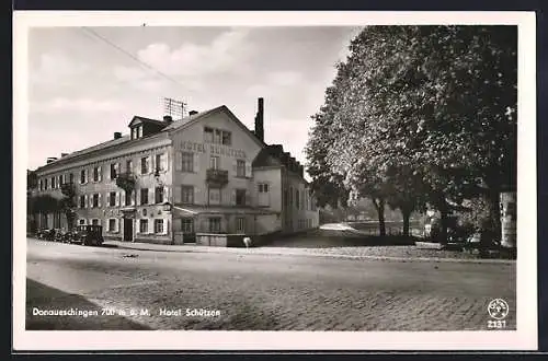 AK Donaueschingen, Hotel Schützen mit Strassenpartie