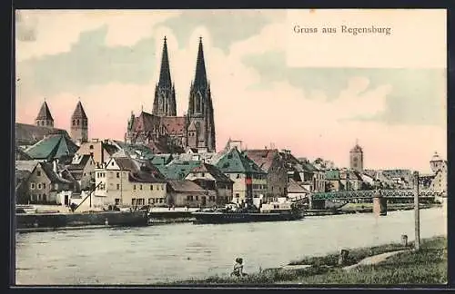 AK Regensburg, Flusspartie mit Dampfer und Dom