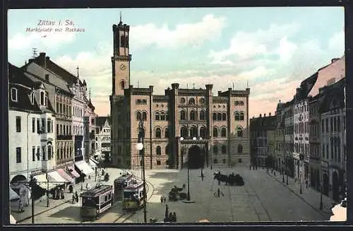 AK Zittau, Marktplatz mit Rathaus und Strassenbahnen