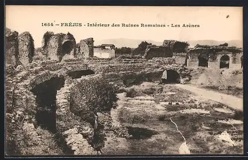 AK Fréjus, Intérieur des Ruines Romaines, Les Arènes