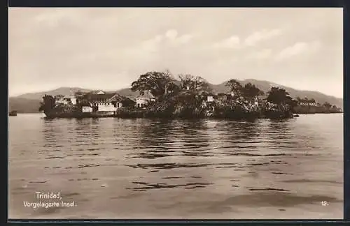 AK Trinidad, Vorgelagerte Insel