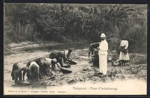 AK Madagascar, Placer d`Ambodimanga, Goldwäscher am Fluss