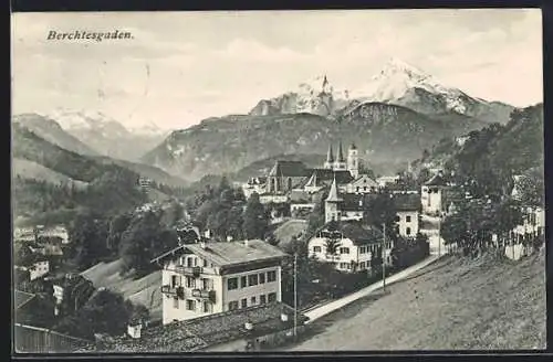 AK Berchtesgaden, Ortsansicht mit Gipfelblick von einer Anhöhe aus