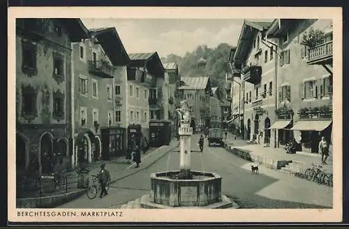 AK Berchtesgaden, Partie am Marktplatz mit Brunnen