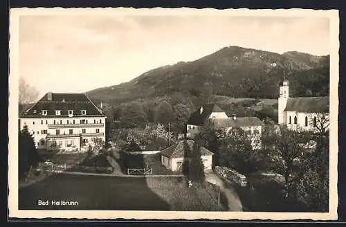 AK Bad Heilbrunn, Ortsansicht mit Kirche und Bergblick