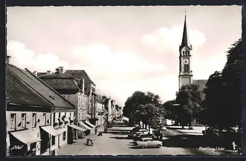 AK Plattling /Isar, Strassenpartie mit Gasthaus und Kirche