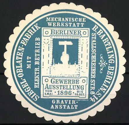 Präge-Reklamemarke Berlin, Gewerbe-Ausstellung 1896, Stadtsilhouette, Hand hält einen Hammer