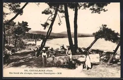 AK Cavalaire, Un bord du rivage, vue sur Pardigon