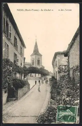 AK Nieul, Le Clocher et la Rue de Perrons