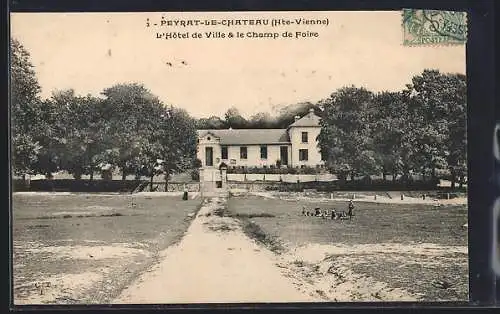 AK Peyrat-le-Chateau, L`Hôtel de Ville & le Champ de Foire