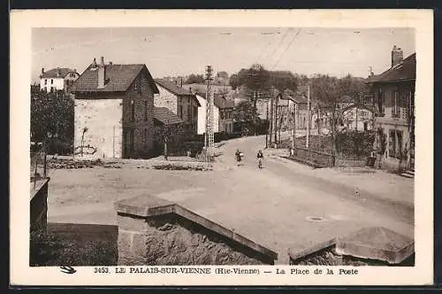 AK Le Palais-sur-Vienne, La Place de la Poste