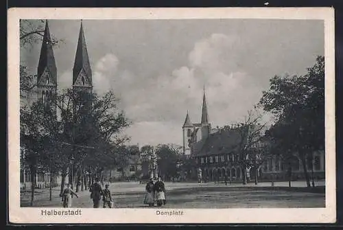 AK Halberstadt, Domplatz mit Kirche und Dom