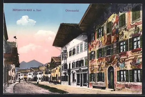 AK Mittenwald a. Isar, Obermarkt mit bunter Hausfassade