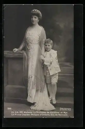 AK La Duchesse de Vendome von Belgien et Mgr. le Prince Charles-Philippe d`Orleans, Duc de Nemours in eleganter Kleidung