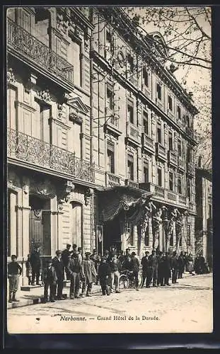 AK Narbonne, Grand Hôtel de la Dorade, Männer vor dem Gebäude