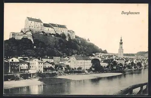 AK Burghausen / Salzach, Totalansicht mit Schloss