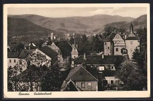 AK Bensen /Sudetenland, Ortsansicht gegen die Berge