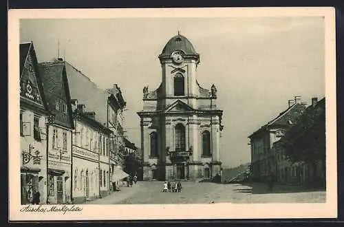 AK Auscha, Kinder vor der Kirche auf dem Marktplatz