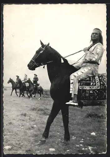 AK Schauspieler Pierre Brice als Winnetou auf Iltschi