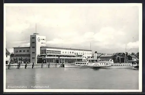 AK Friedrichshafen, Hafenbahnhof mit Dampfer Stadt Meersburg