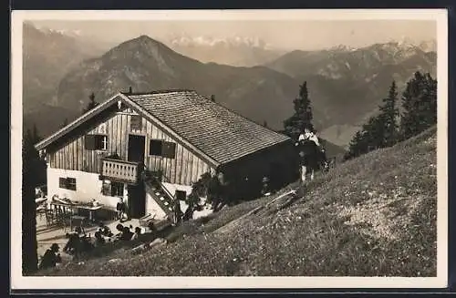 AK Bad Reichenhall, Unterkunftshaus Zwiesel-Alm mit Bergpanorama aus der Vogelschau