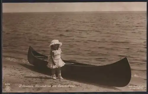 AK Prinzessin Alexandrine mit Boot am Ostseestrand