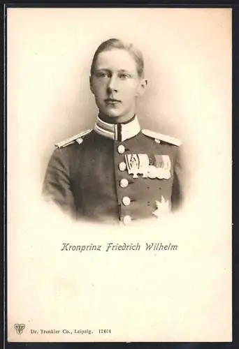 AK Der junge Kronprinz Friedrich Wilhelm in Uniform mit Ordenspange