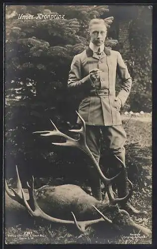 AK Kronprinz Wilhelm von Preussen als erfolgreicher Jäger mit Hirsch