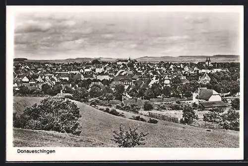 AK Donaueschingen, Ortsansicht im strahlenden Sonnenschein