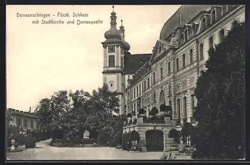 AK Donaueschingen, Fürstliches Schloss mit Stadtkirche und Donauquelle