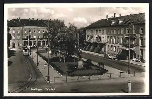 AK Reutlingen, Bahnhof mit Strassenbahn & Hotel Kronprinz, 