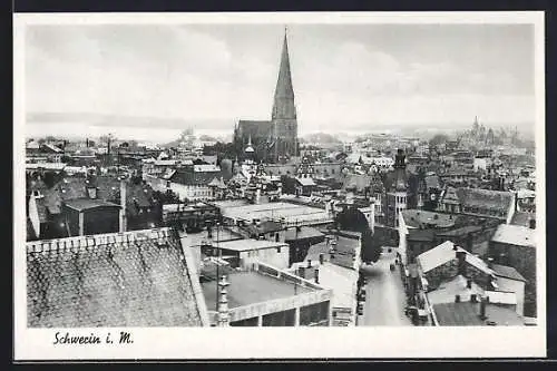 AK Schwerin i. M., Teilansicht mit Kirche und Strassenpartie