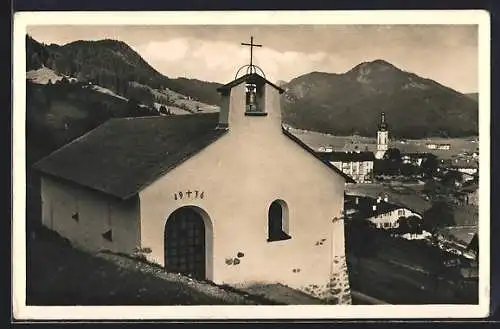 AK Reit i. Winkl, Evangelisches Bergkirchlein mit Ortsansicht