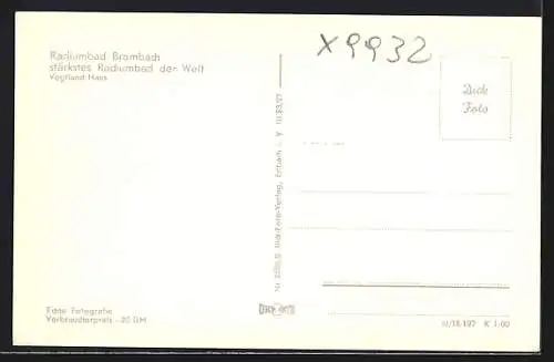 AK Brambach / Vogtl., Vogtland-Haus mit Strassenpartie