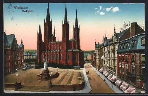 AK Wiesbaden, Marktplatz mit Kirche und Strassenpartie