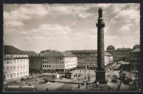 AK Darmstadt, Luisenplatz mit Denkmal und Strassenpartie