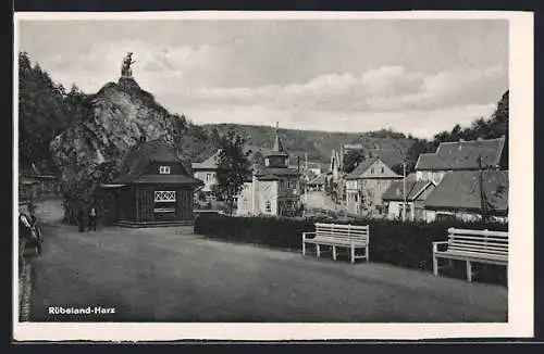 AK Rübeland /Harz, Strassenpartie mit Kiosk und Denkmal