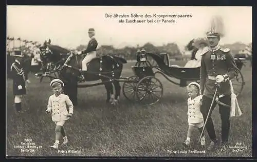 AK Die ältesten Söhne des Kornprinzenpaares Wilhelm von Preussen als Zuschauer der Parade