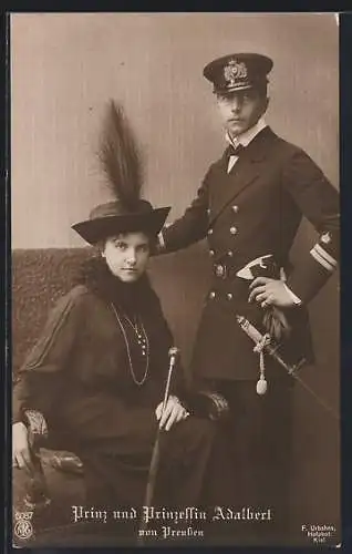 Foto-AK Portrait Prinz und Prinzessin Adalbert von Preussen in Marineuniform mit Dolch