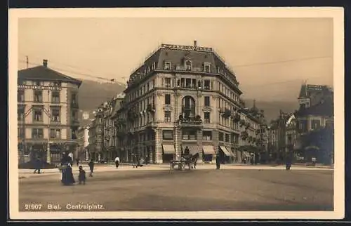 AK Biel, Passanten auf dem Centralplatz