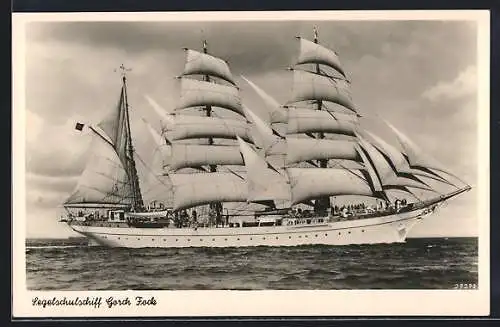 AK Segelschulschiff Gorch Fock auf dem Meer