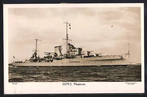 AK Kriegsschiff HMS Neptune naher der Küste