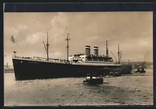 AK Passagierschiff Albert Ballin der Hamburg-Amerika-Linie nahe der Küste