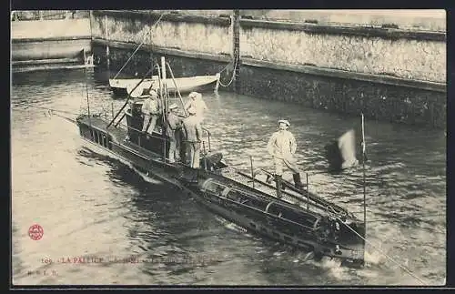 AK Französisches U-Boot La Loutre im Hafenbecken von La Pallice