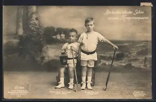 AK Prinz Wilhelm von Preussen und Prinz Louis Ferdinand von Preussen beim Spiel mit Schaufel und Sandeimer