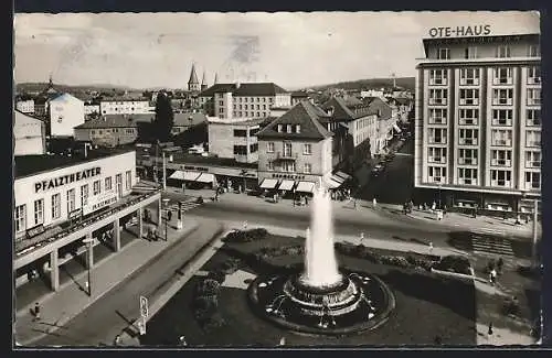 AK Kaiserslautern /Pfalz, Fackelrondell mit Ote-Haus, Pfalztheater und Springbrunnen